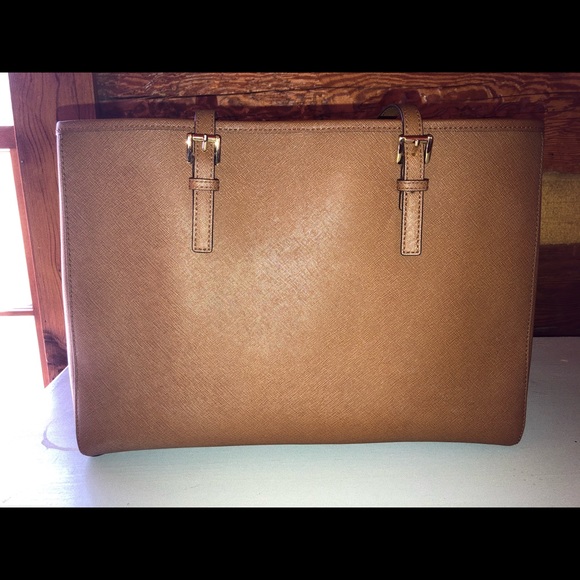 Large Michael Kors purse - Picture 2 of 5